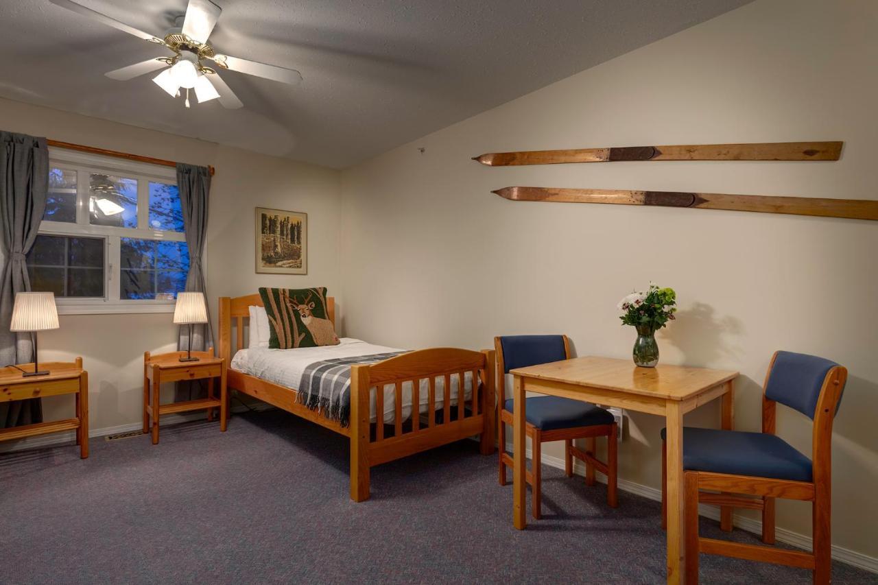 Courthouse Inn Revelstoke Ngoại thất bức ảnh