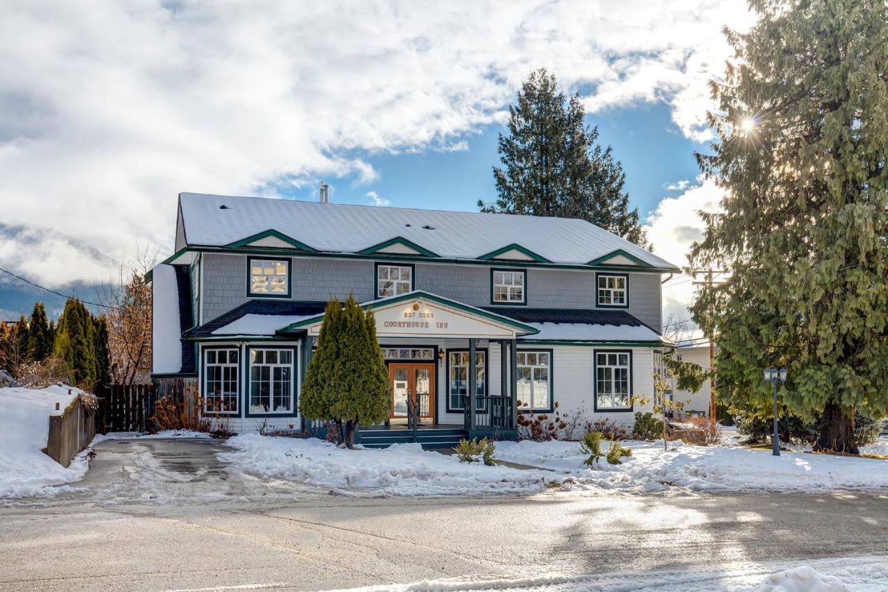 Courthouse Inn Revelstoke Ngoại thất bức ảnh