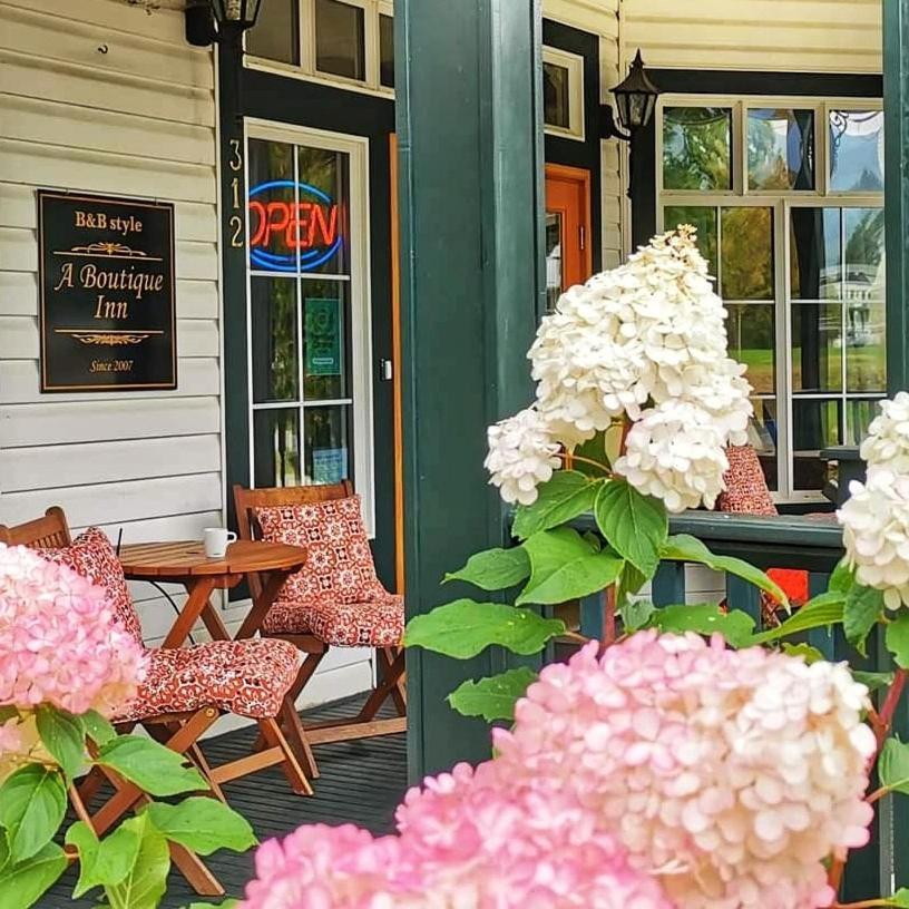 Courthouse Inn Revelstoke Ngoại thất bức ảnh