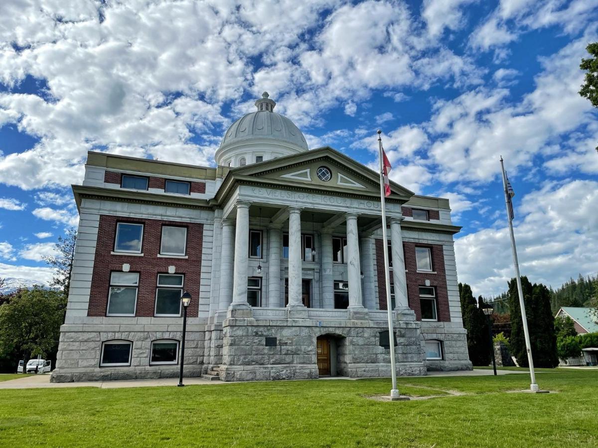 Courthouse Inn Revelstoke Ngoại thất bức ảnh