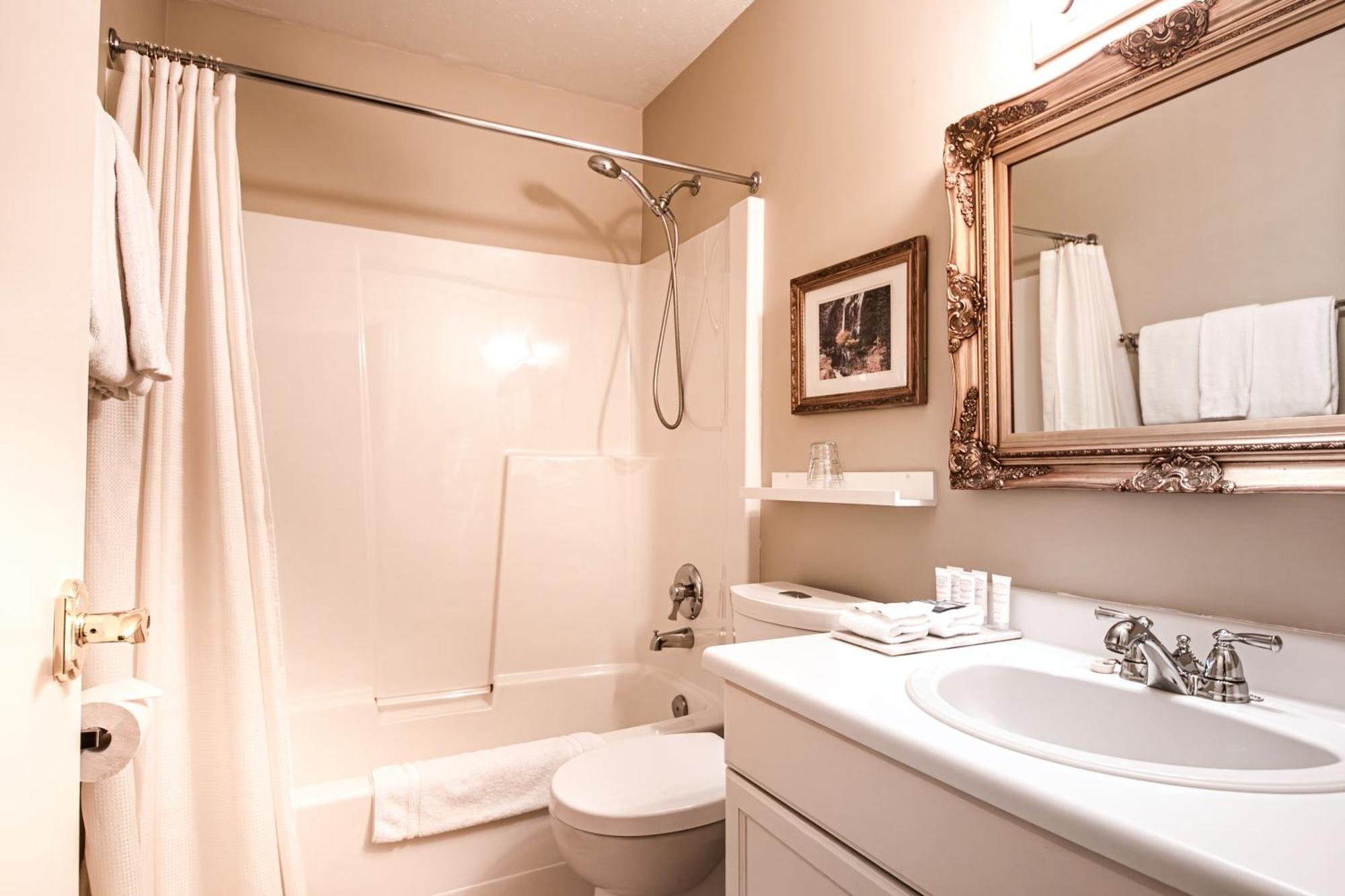Courthouse Inn Revelstoke Ngoại thất bức ảnh