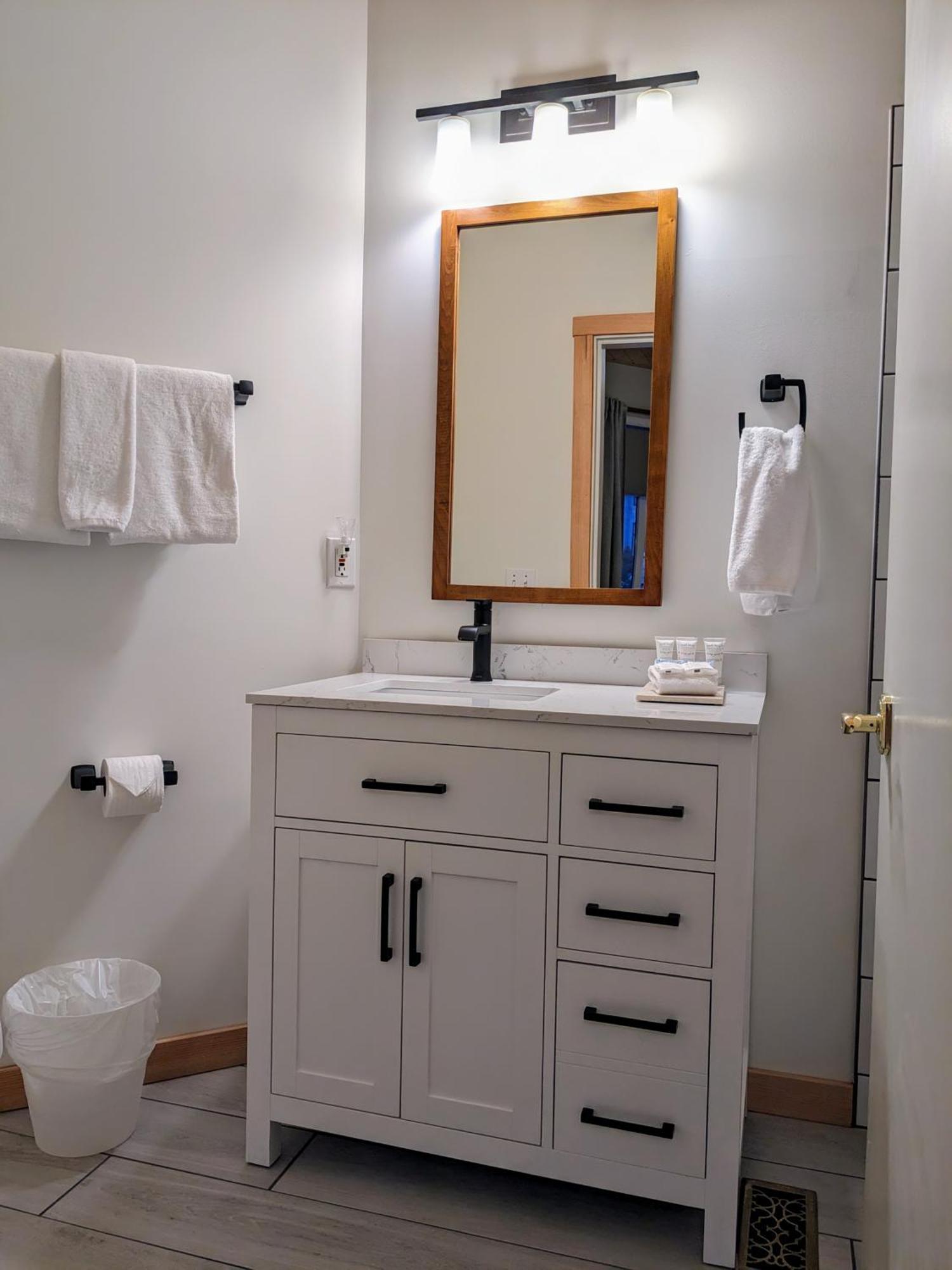 Courthouse Inn Revelstoke Ngoại thất bức ảnh