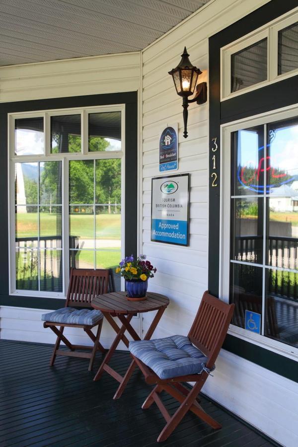 Courthouse Inn Revelstoke Ngoại thất bức ảnh